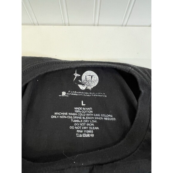 IT TAKES MANY FORMS Pennywise Clown Graphic T-Shirt Sz Lg Stephen‎ King Horror - Picture 4 of 6